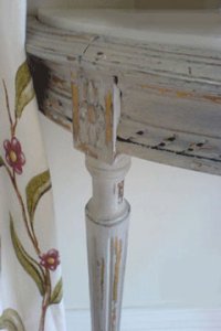 Foto van tafel bewerkt met Annie Sloan krijtverf